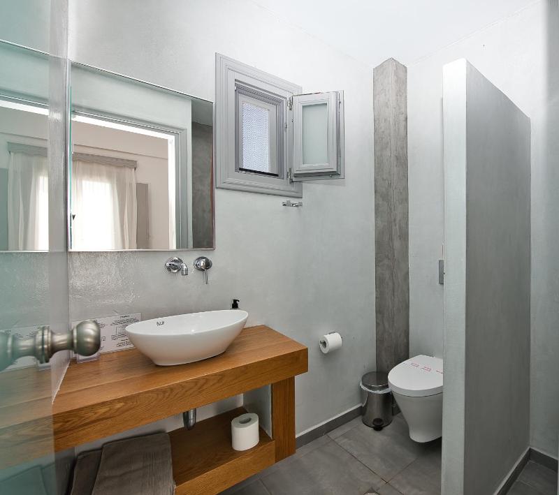 Classic Triple Room image 2