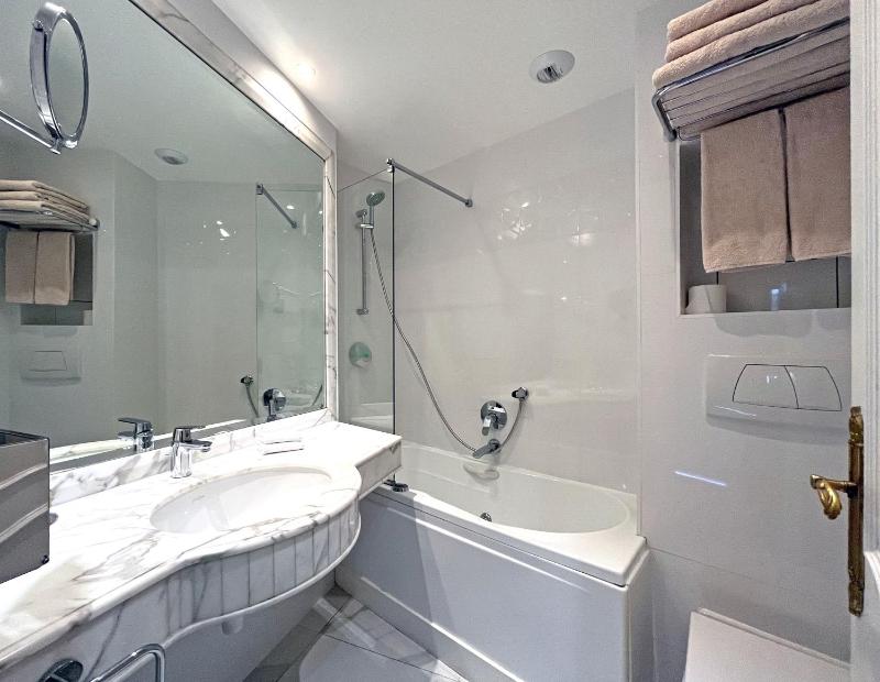Superior Double or Twin Room image 2