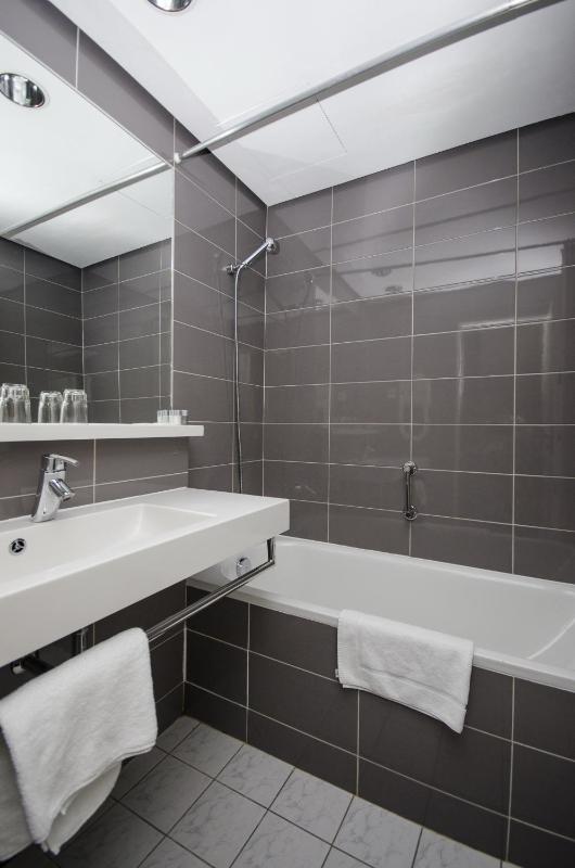 Standard Double or Twin Room image 4