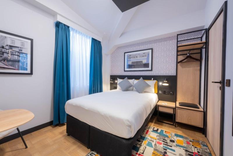 Superior Double Room image 1