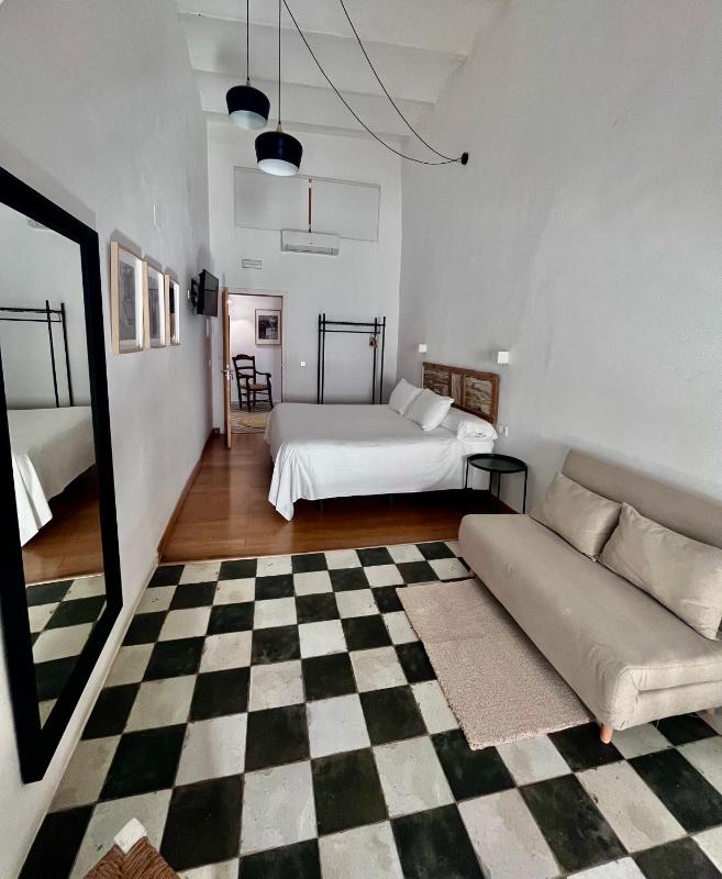 Deluxe Double Room with Bath image 3