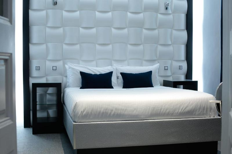 Basic Double Room image 4
