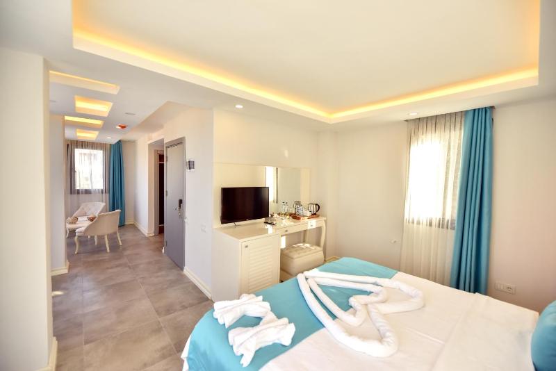 Deluxe Family Room image 1