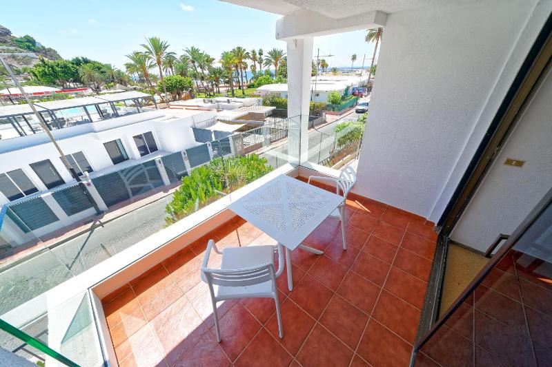 One-Bedroom Apartment with Balcony image 3