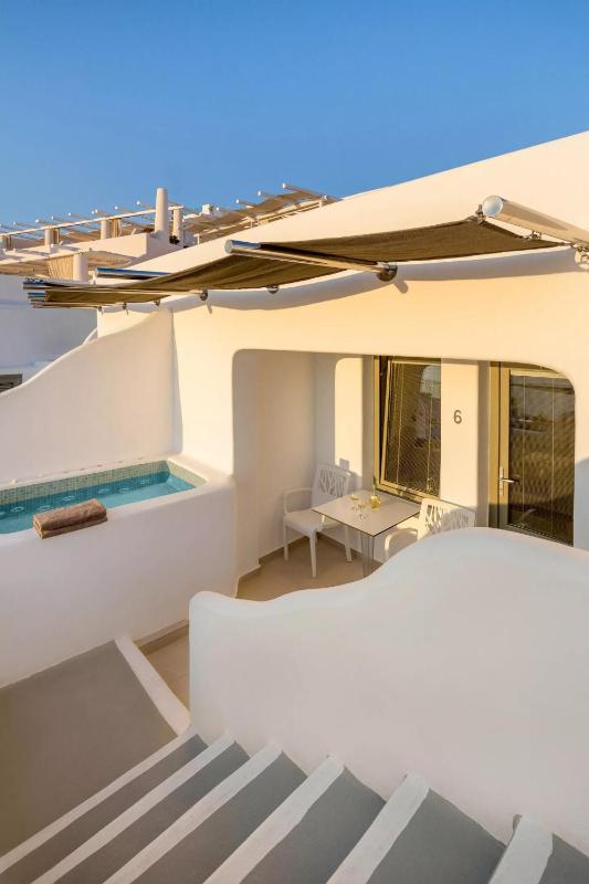 Superior Double Room with Outdoor Hot Tub and Caldera View image 1