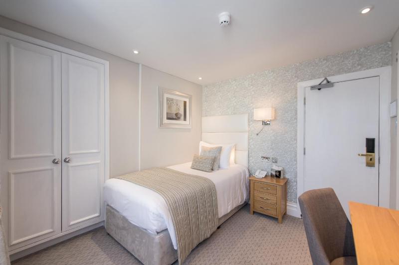 Standard Single Room image 4