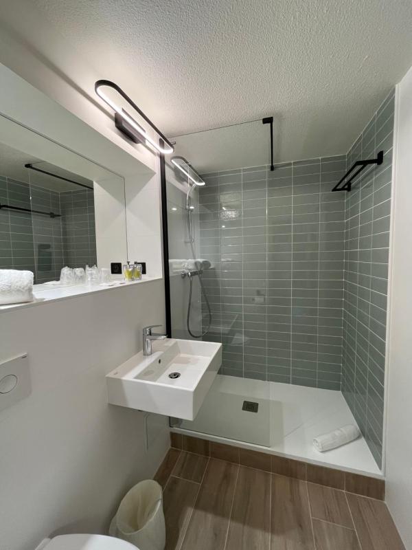 Superior Room – 1 Double Bed image 1