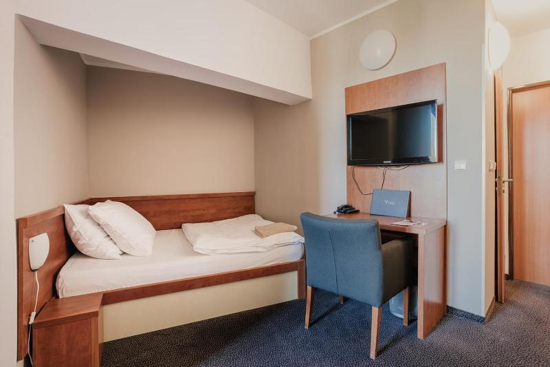 Standard Twin Room with Wellness Access image 1