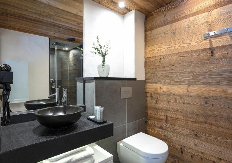 Two-Bedroom Apartment for 6 people Garden View With Spa Access image 3