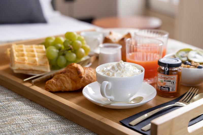 Deluxe Double Room with Spa access image 3