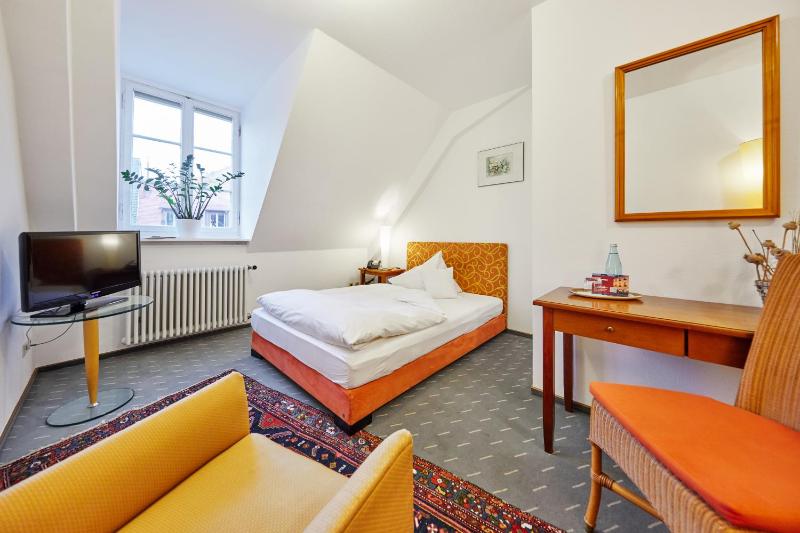 Standard Single Room image 4