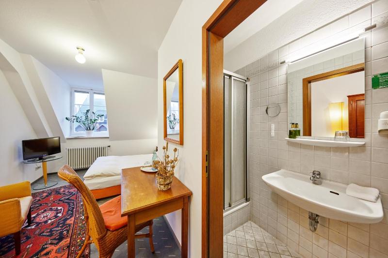 Standard Single Room image 3