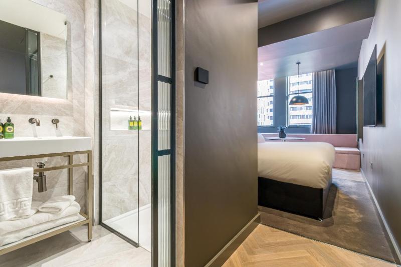 Deluxe King Room - Non-Smoking image 3