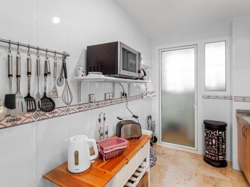2091- Apt close from all amenities - image 16