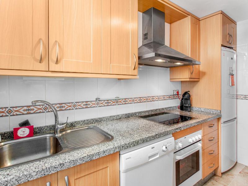 2091- Apt close from all amenities - image 4