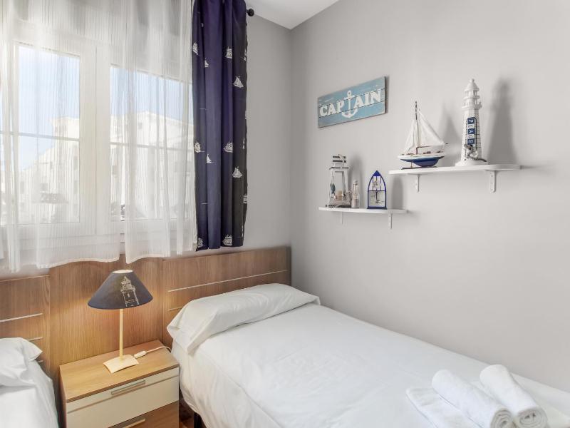 2091- Apt close from all amenities - image 6