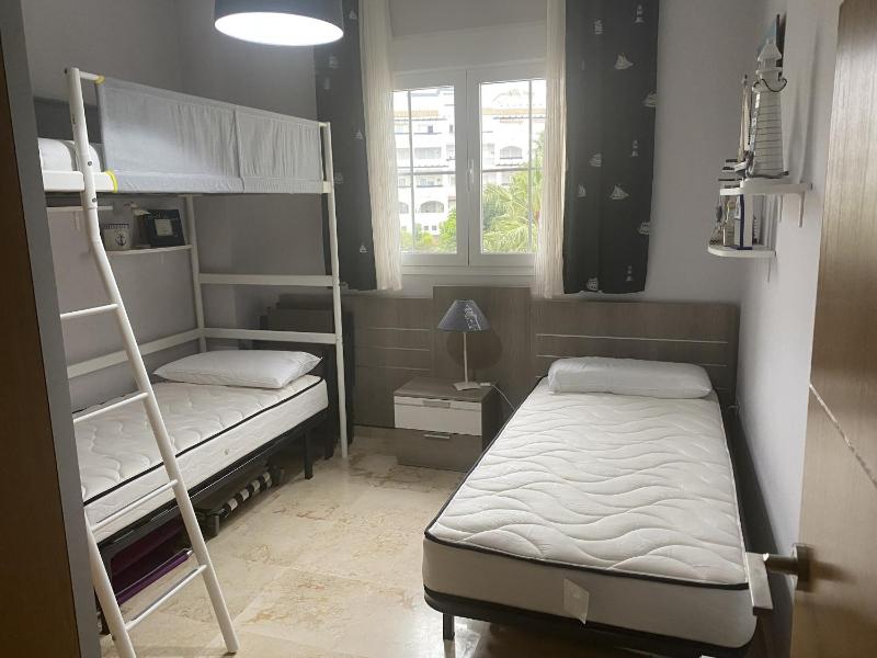 2091- Apt close from all amenities - image 9