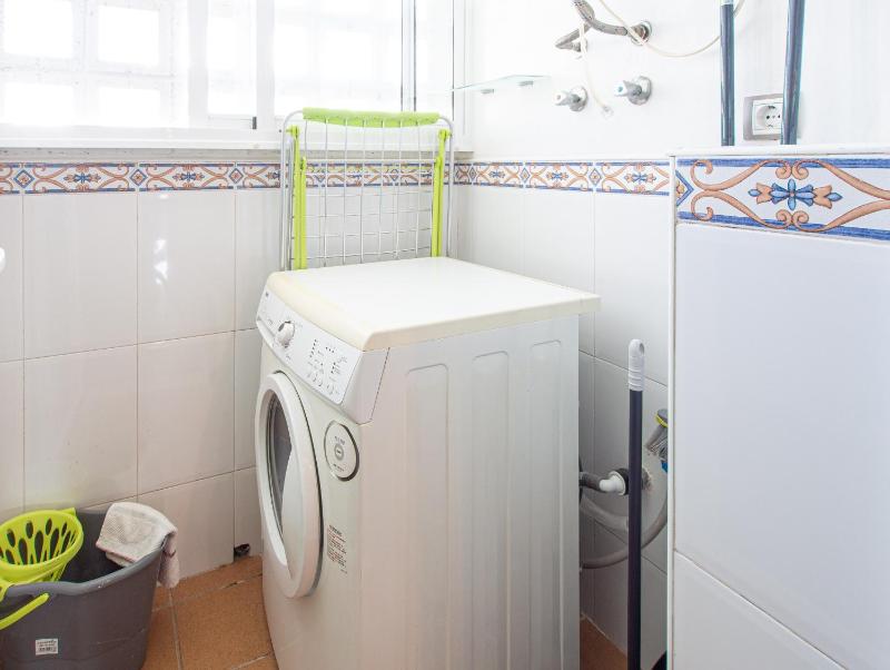 2091- Apt close from all amenities - image 10