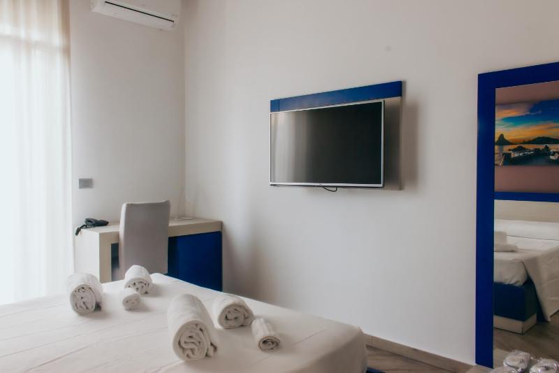 Double Room image 4