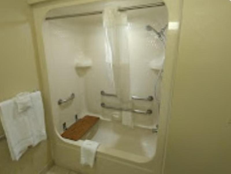 Queen Room - Accessible/Nonsmoking image 4
