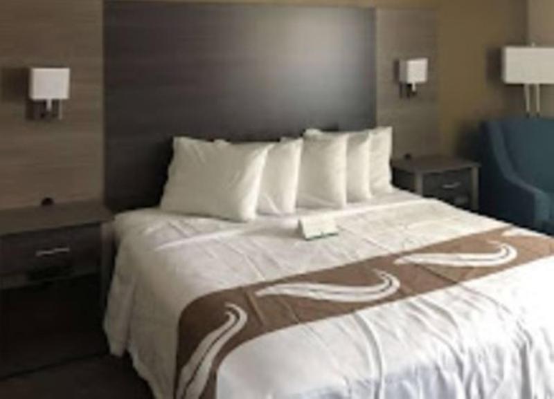 King Room - Non-Smoking image 3