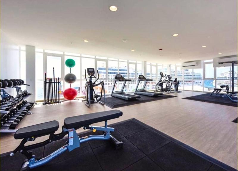 Stylish luxury condo central location ocean view pool gym - image 6