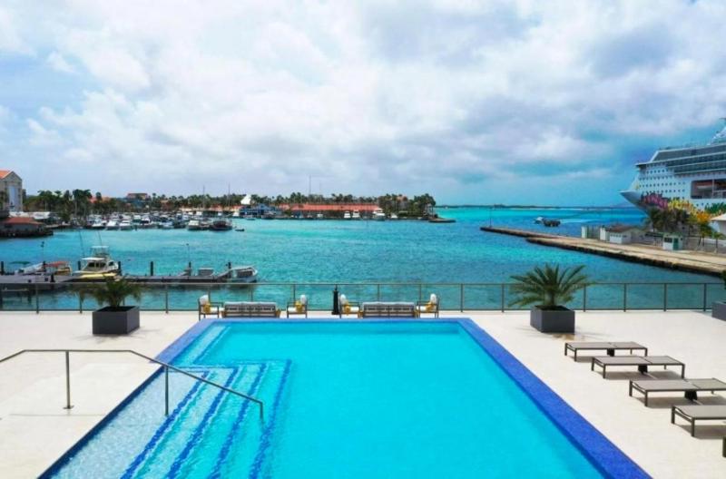 Stylish luxury condo central location ocean view pool gym - image 47