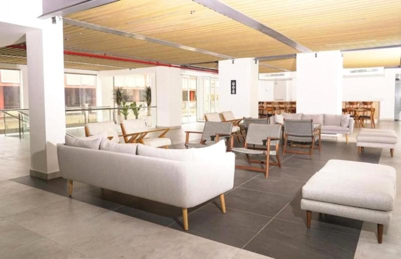Stylish luxury condo central location ocean view pool gym - image 16