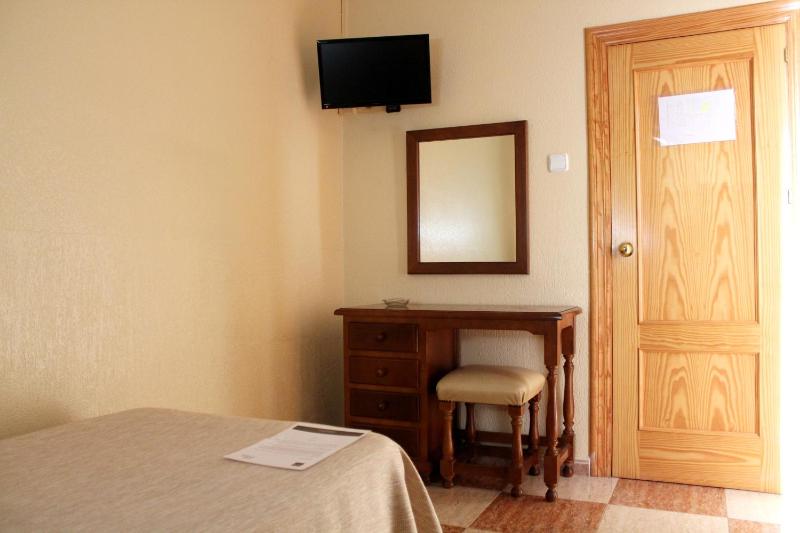 Single Room image 4