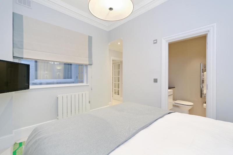 Three-Bedroom Apartment image 4