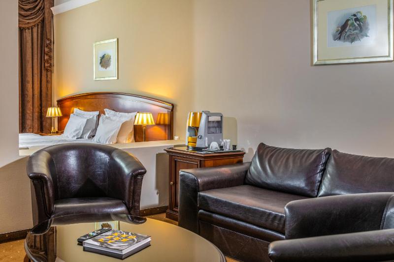 Deluxe Double Room - Manor House image 1