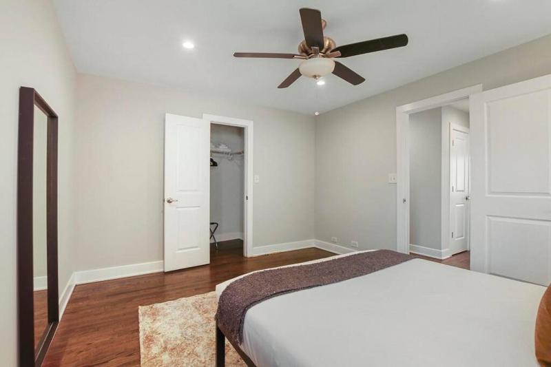 Lively 2BR Apartment Near the Beach and Park - Sheridan 1 - image 5