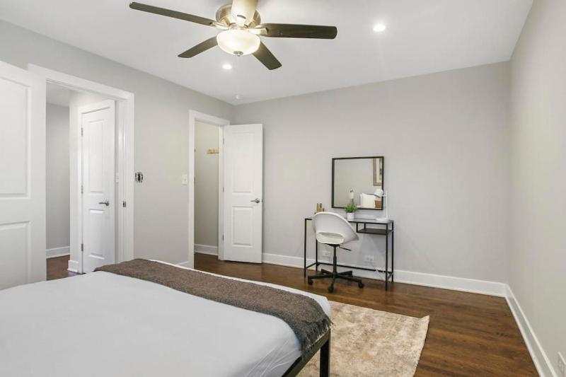 Lively 2BR Apartment Near the Beach and Park - Sheridan 1 - image 10