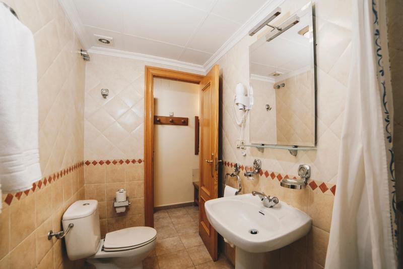 Standard Double Room image 2