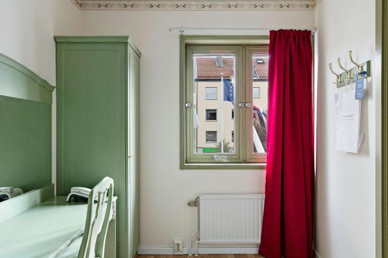Economy Single Room image 3