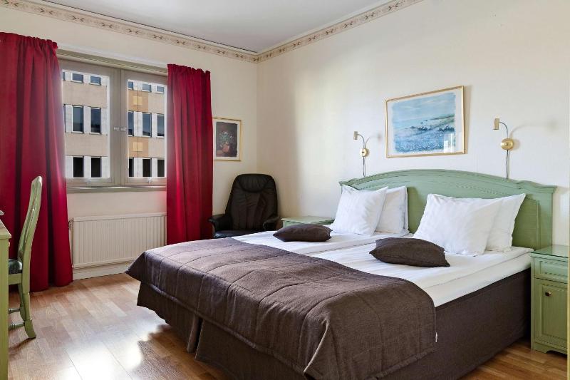 Standard Twin Room image 1