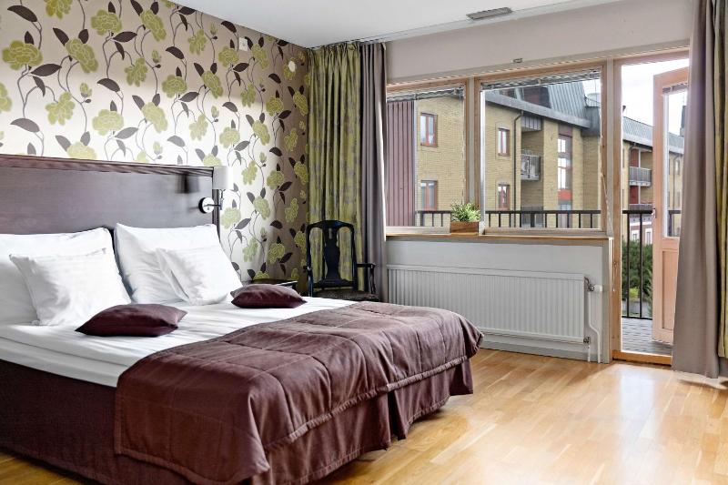 Twin Room with Sofa Bed image 1