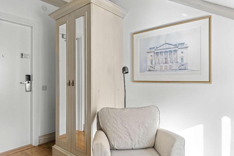 Single Room - Non-Smoking image 4
