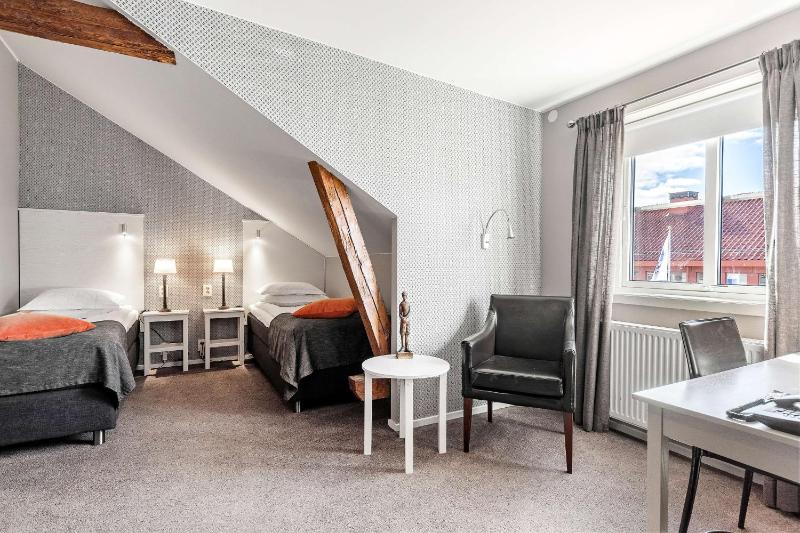 Twin Room image 3
