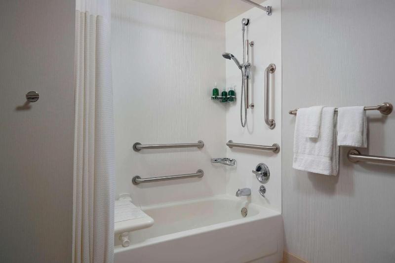 Mobility/Hearing Accessible - Deluxe King with Tub image 2