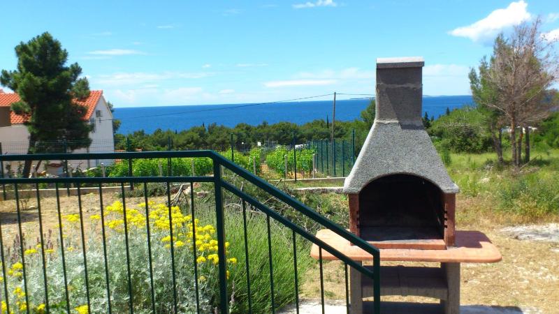 Three-Bedroom Apartment with Terrace and Sea View image 4