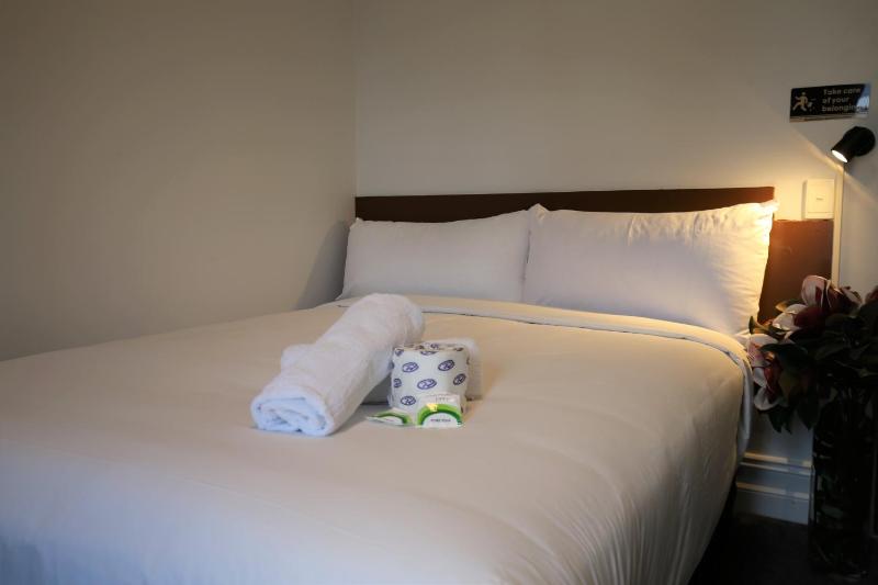 Double Room with Shared Bathroom image 3