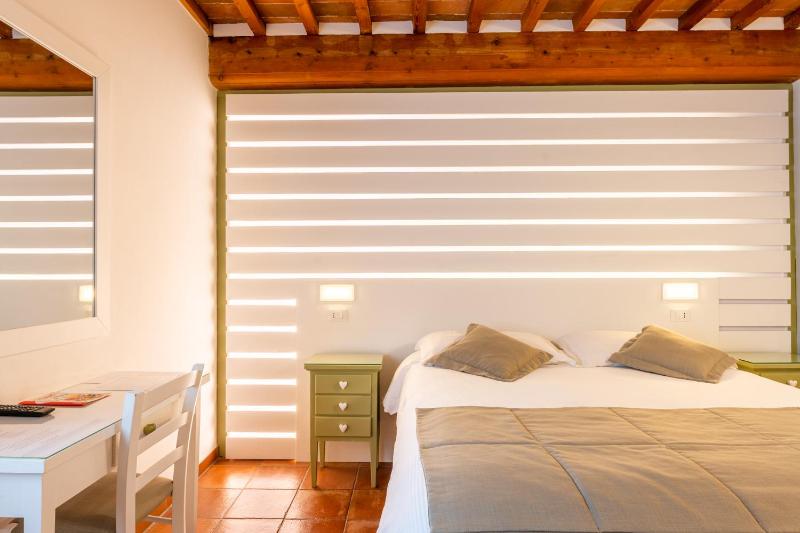 Deluxe Double or Twin Room image 2