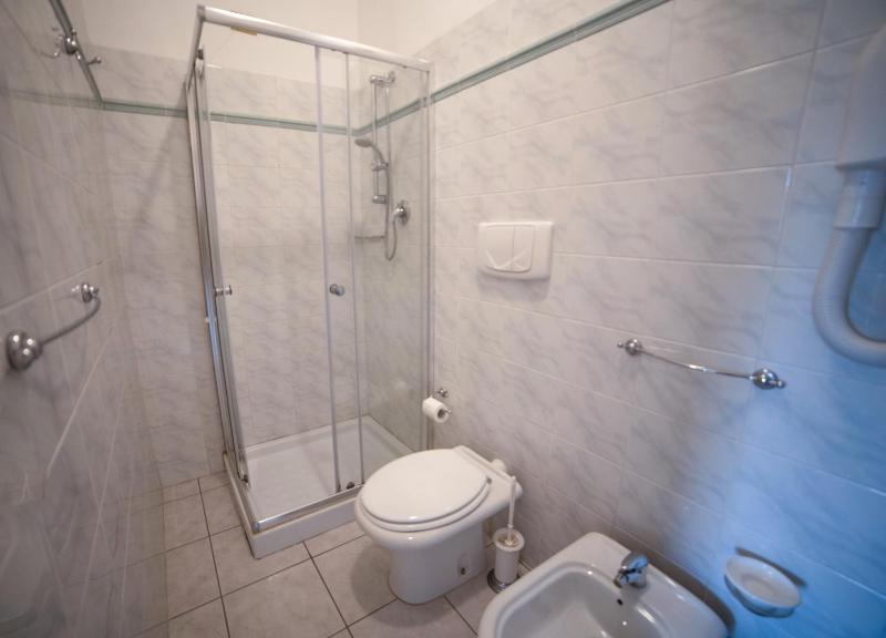 Double Room image 4