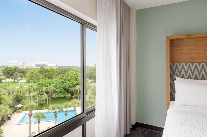 Standard King Room with Sofa Bed and Pool View image 3