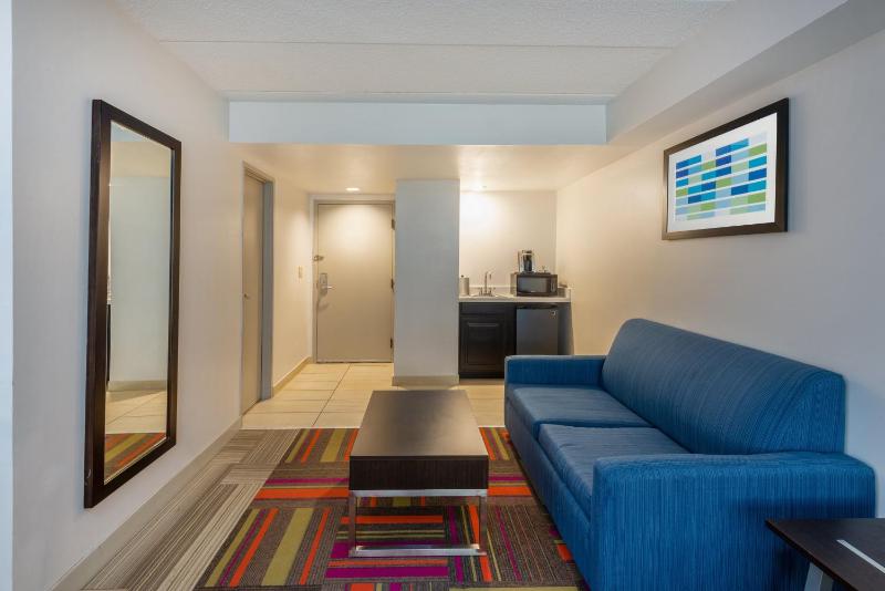 Premium King Room with Jetted Tub image 4