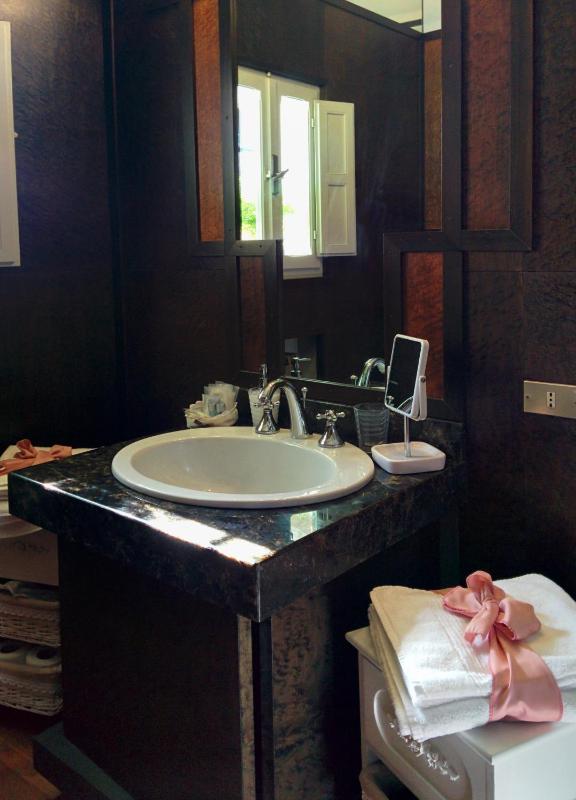 Double or Twin Room image 3