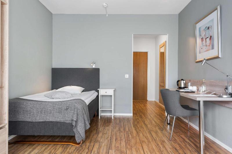 Standard Single Room image 3