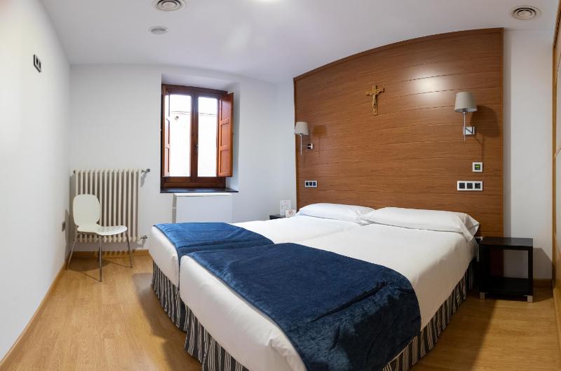 Double Room image 2