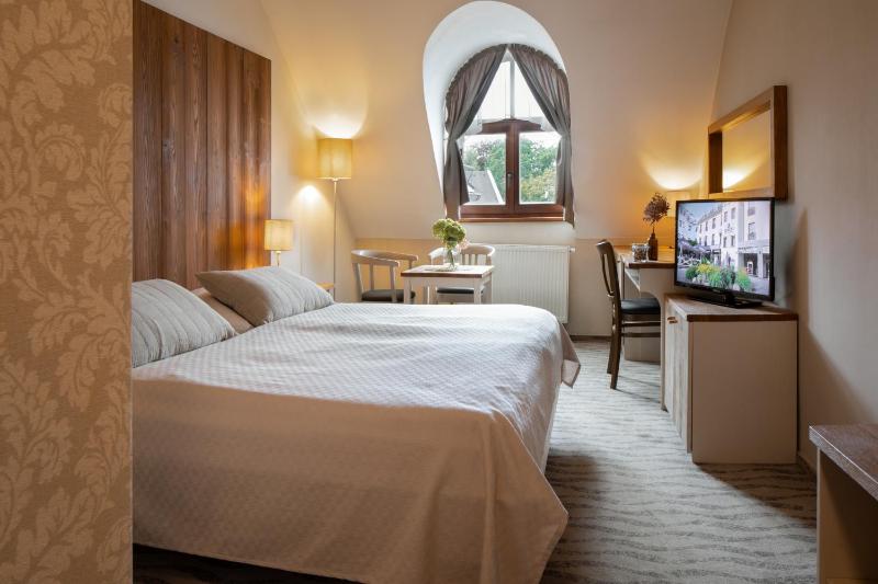 Double Room image 3